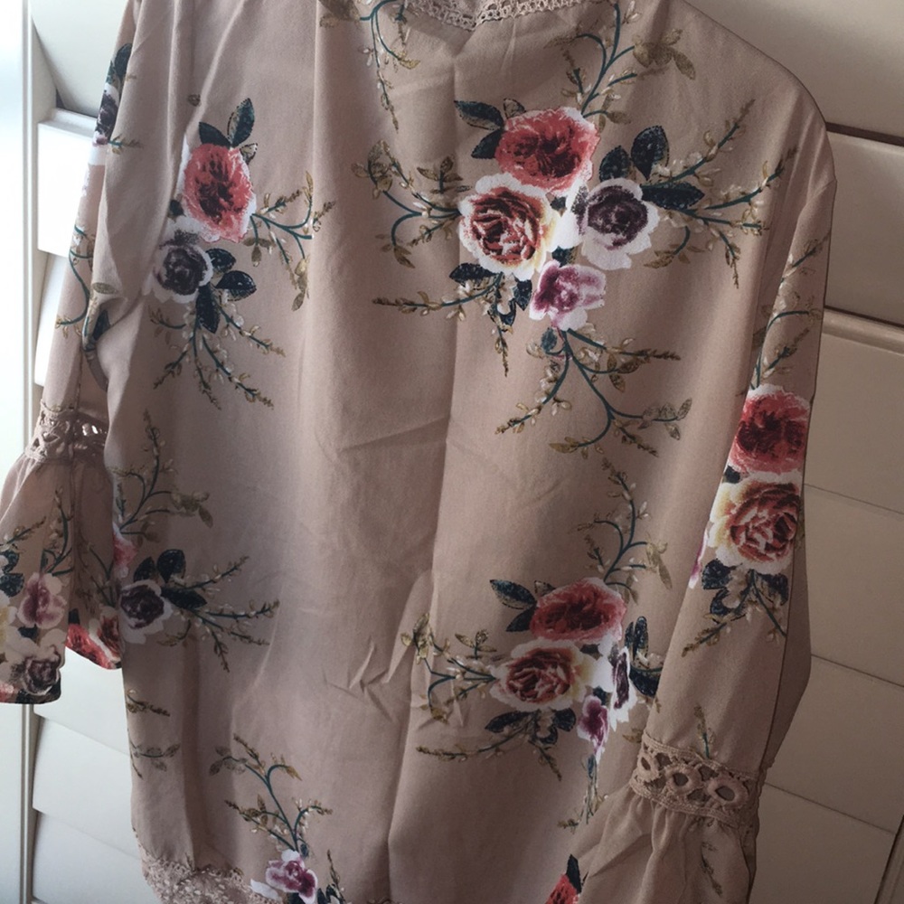 Bell Sleeve and Lace Kimono - Picture 6 of 8